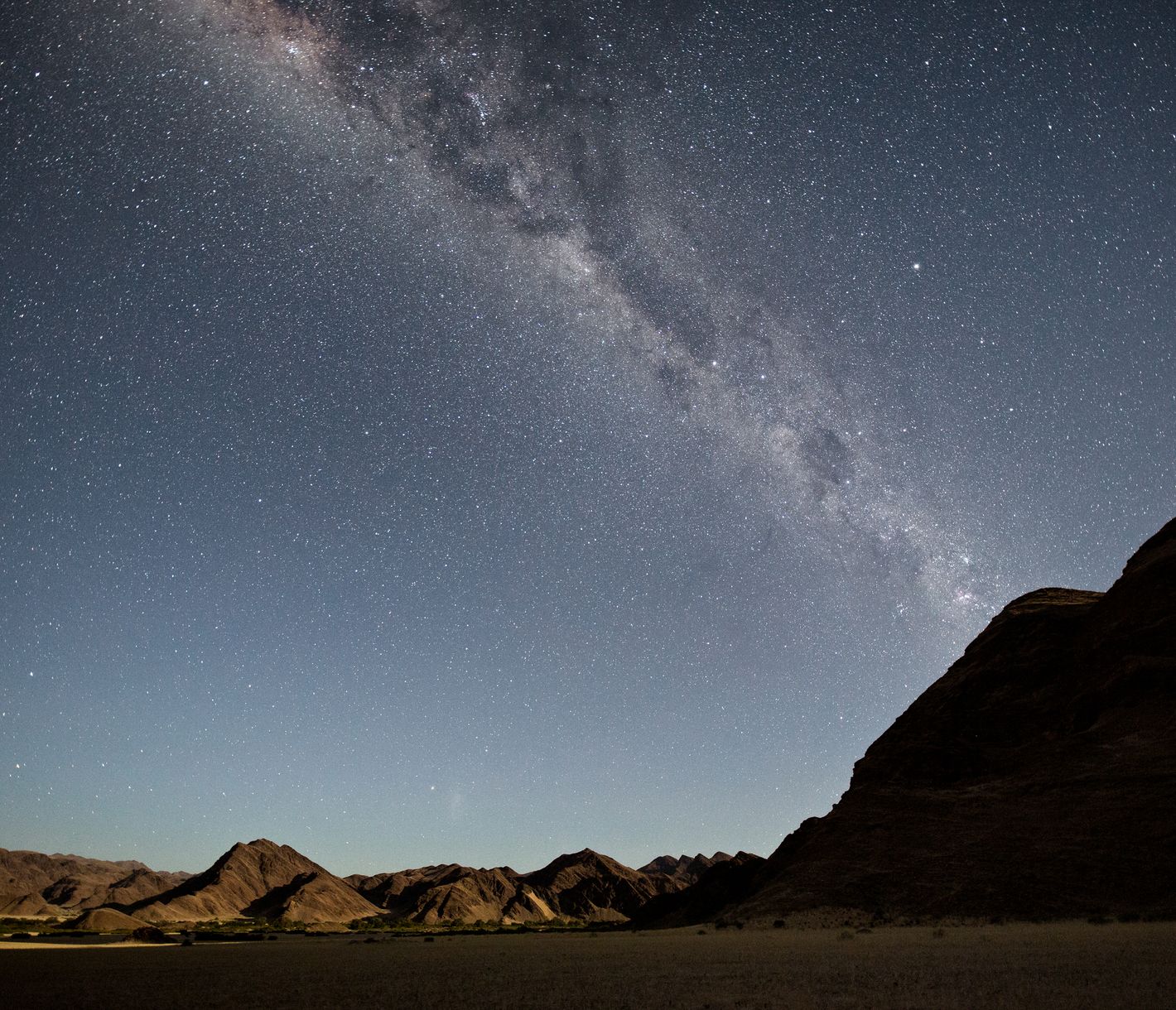 Le spectacle a lieu de jour comme de nuit dans les immenses espaces du Kaokoland...