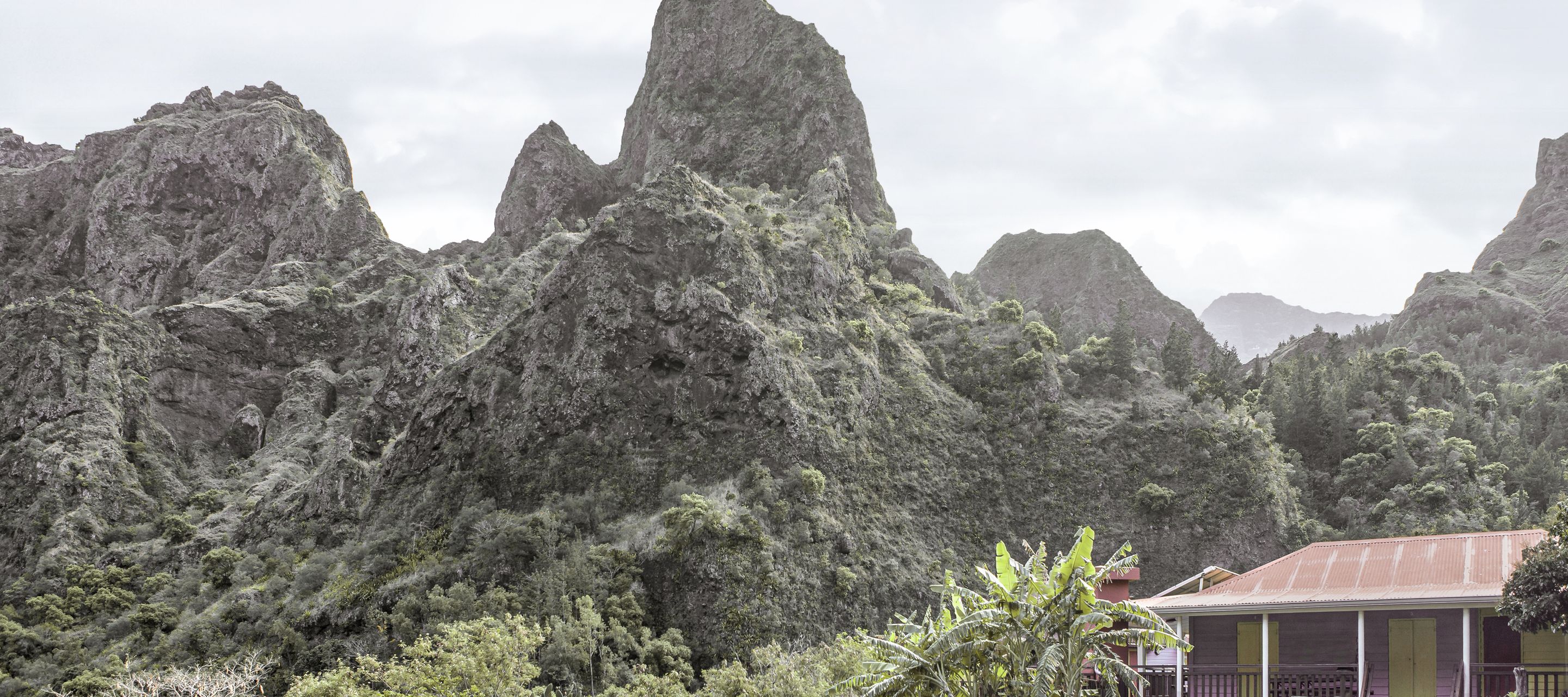 Kleine und einfache Berghütten und Gasthäuser empfangen die Wanderer im Cirque de Mafate.