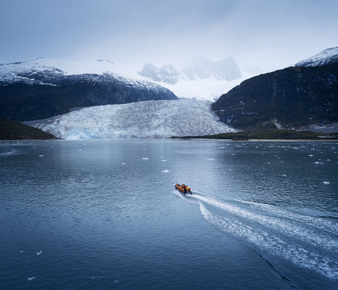 Auf zu eisigen Abenteuern im Zodiacboot.
