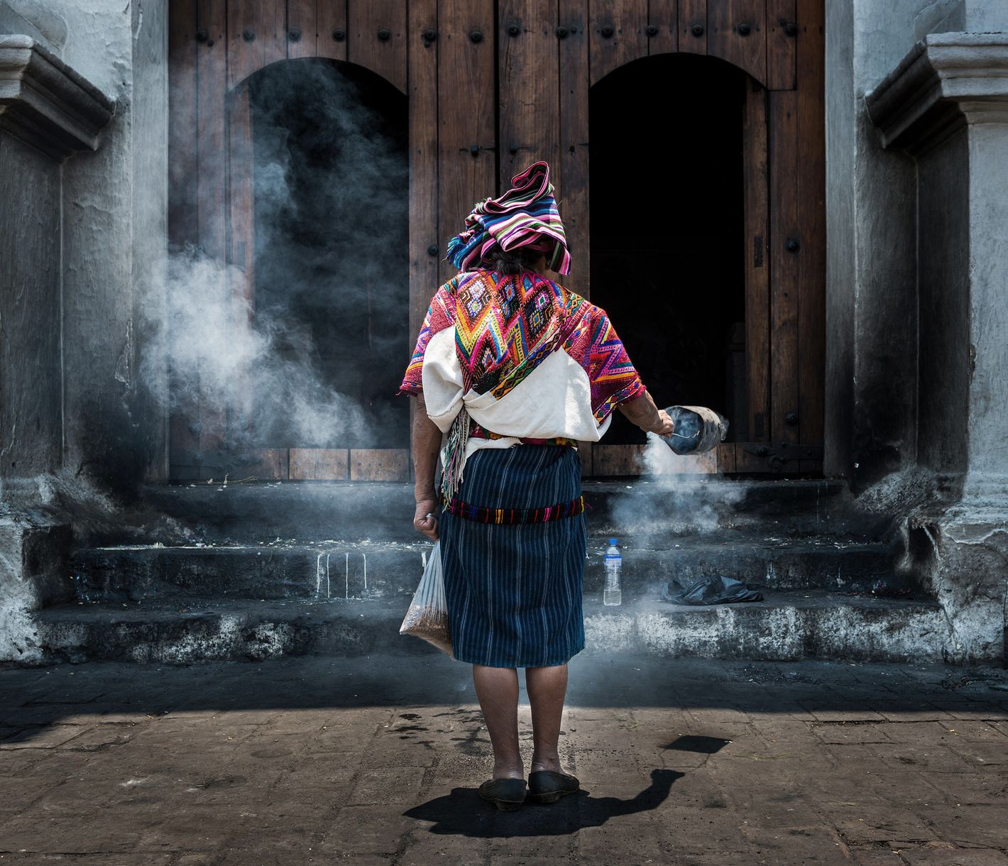 Maya-Rituale bei der auf Tempelruinen erbauten Kirche in Chichicastenango