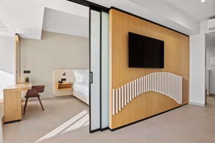 Infinity Suite Swim Up