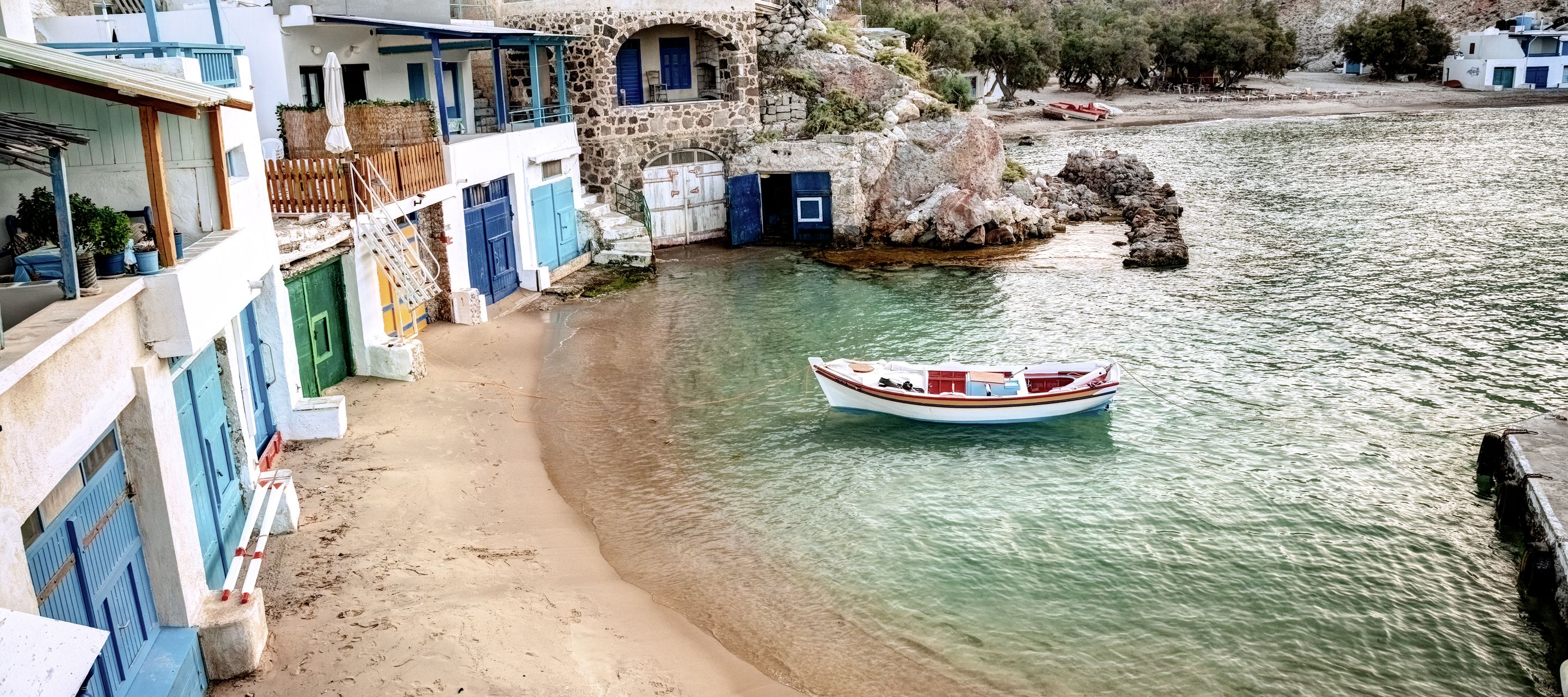 Winziger Ort Firopotamos auf der Insel Milos