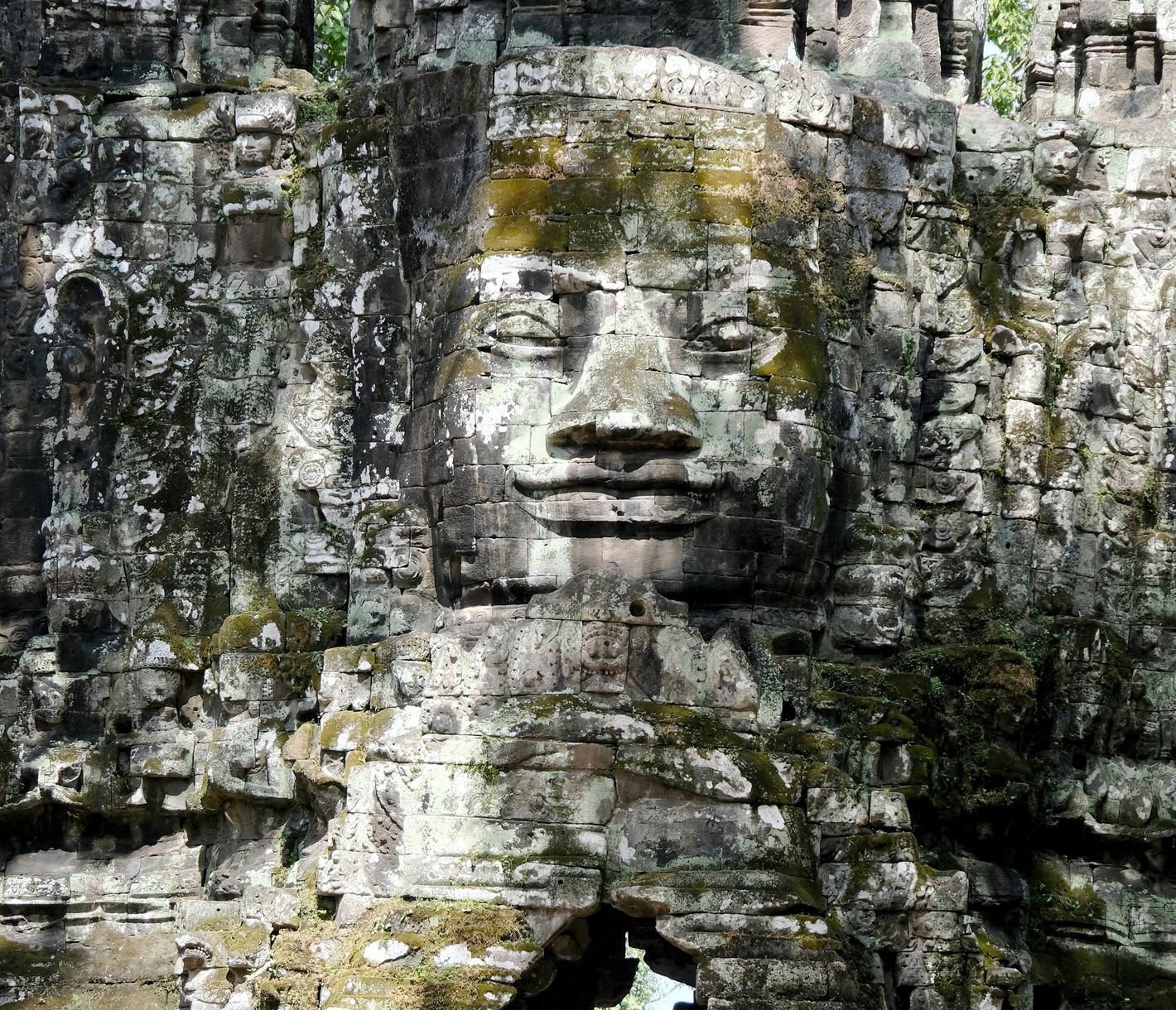 Eines der beeindruckenden Eingangstore von Angkor Thom in Siem Reap