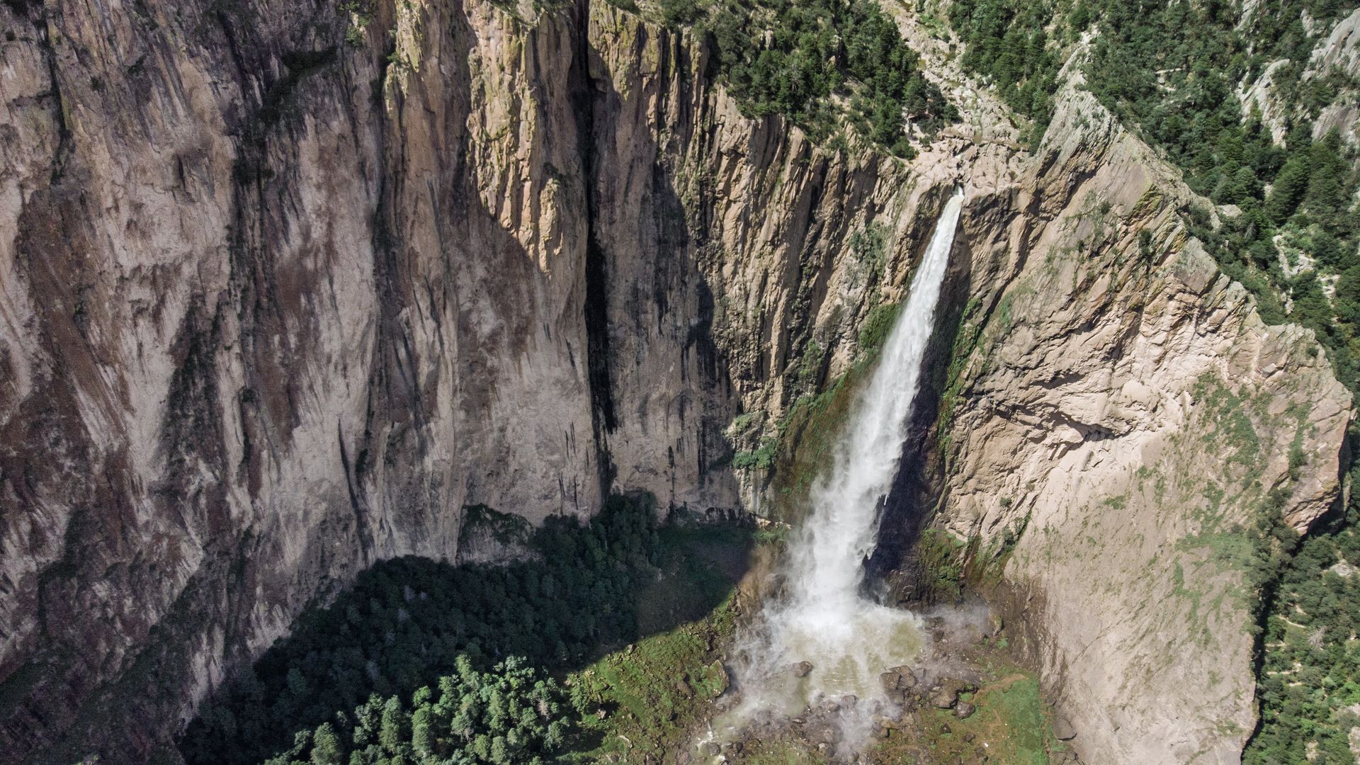 Basaseachic, 246 m de chute libre pour la 5e plus haute cascade d’Amérique