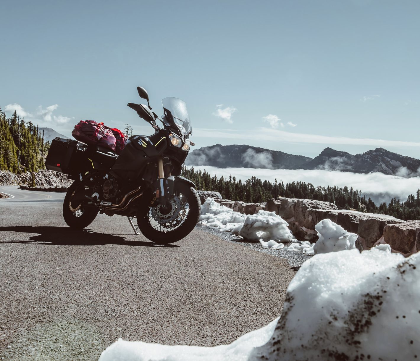 Motorrad auf einem Pass im Westen der USA