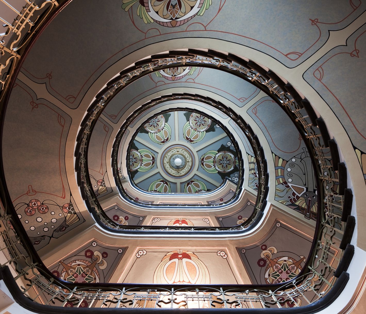 Die Albertstrasse ist gesäumt von Jugendstilgebäuden.