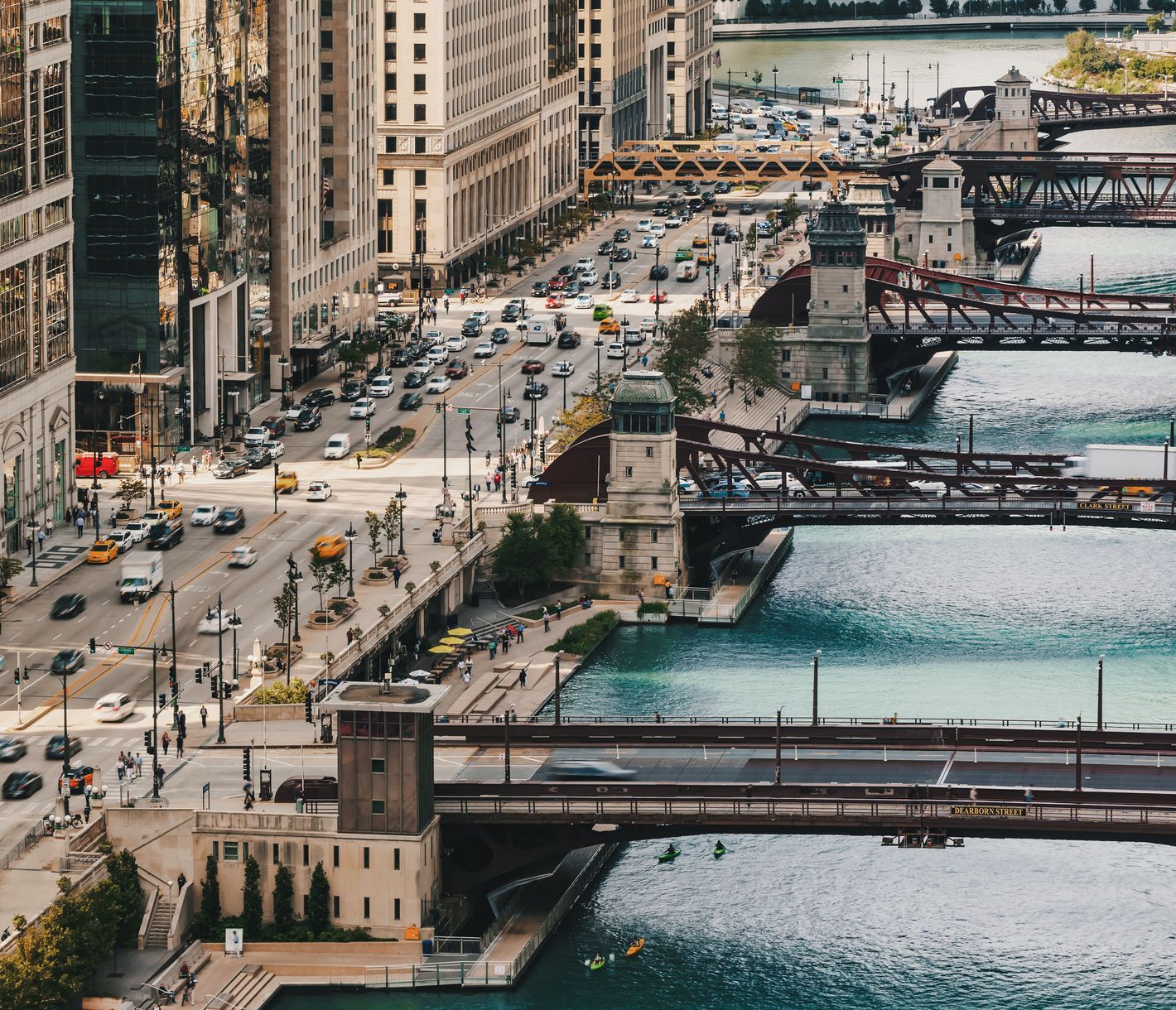 Mehr als 30 Brücken über den Chicago River verbinden die einzelnen Quartiere der Stadt.