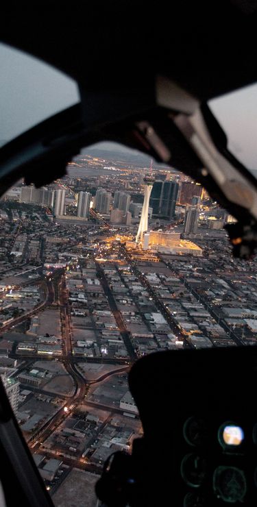 Nevada Reisen - Helikopterflug bei Nacht über Las Vegas