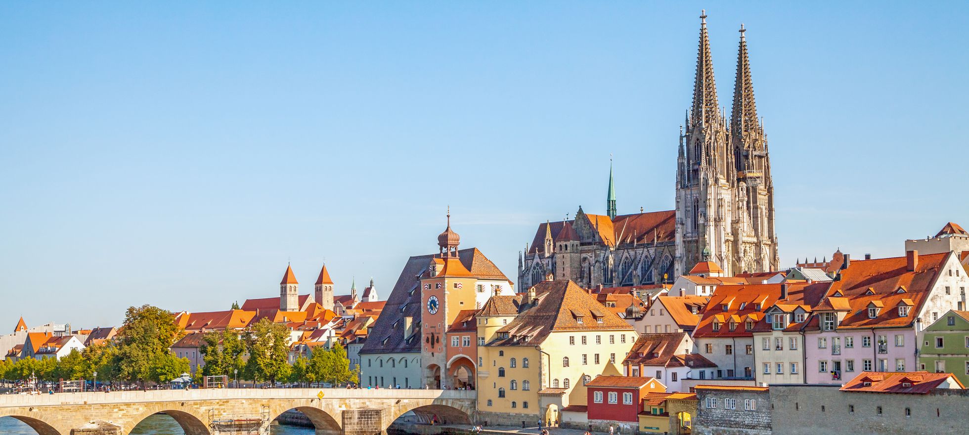 Vue sur le Danube et la vieille ville de Ratisbonne.