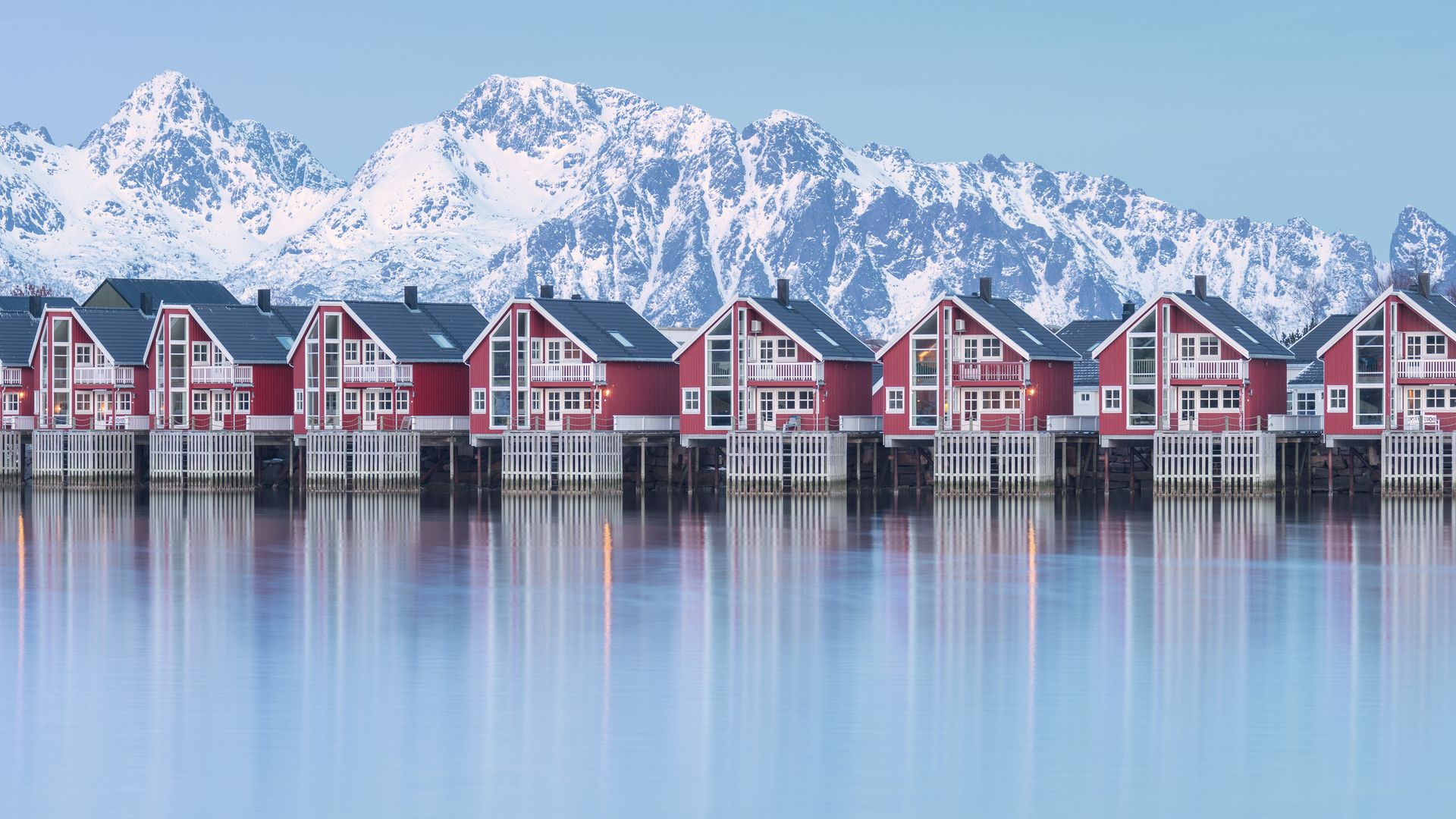 Rorbuer sind traditionelle Fischerhütten.