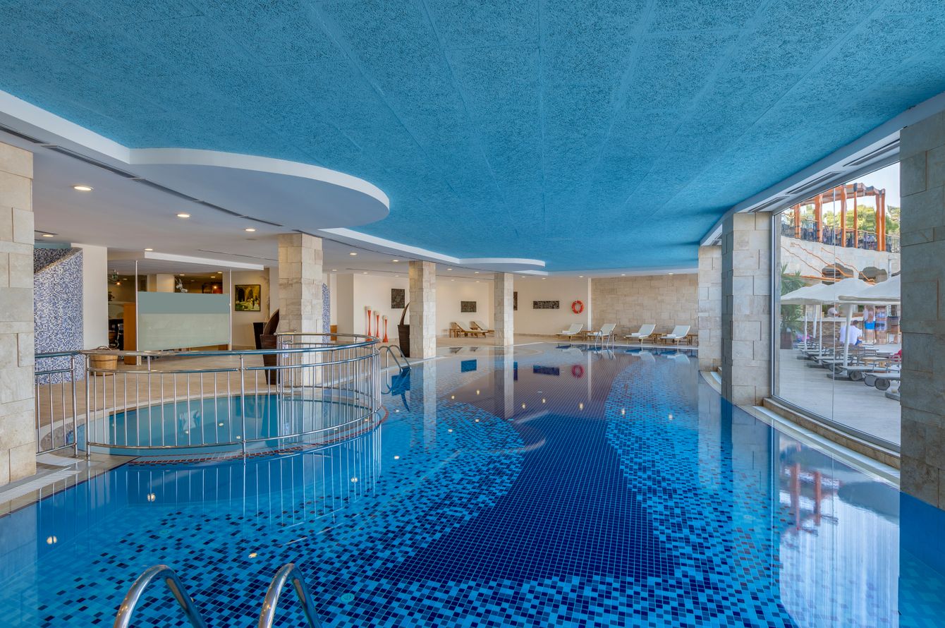 Piscine intérieure