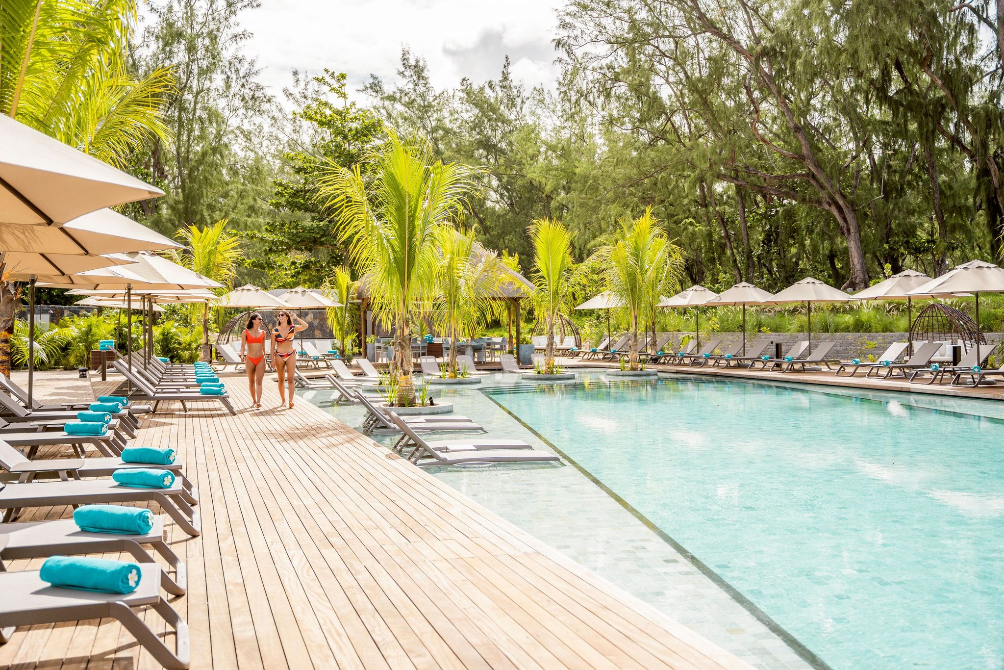Aqua Pool Bar