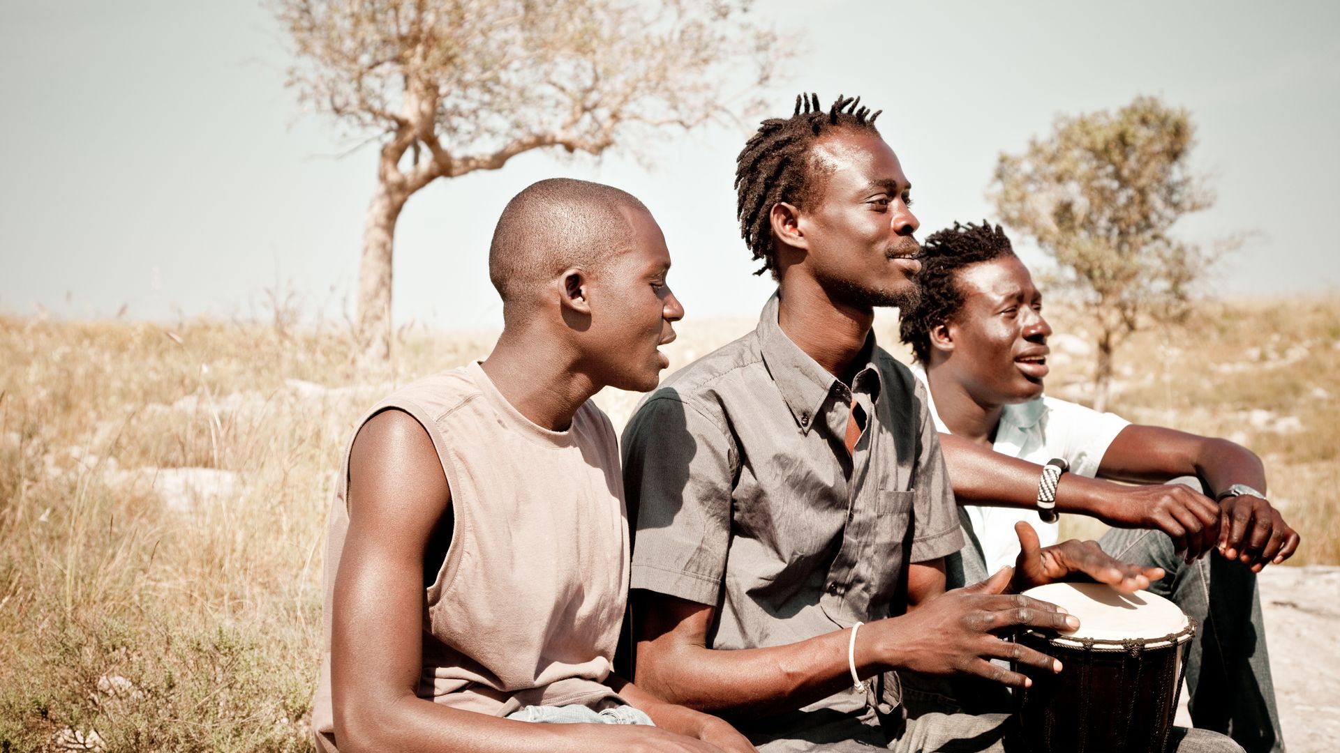 Drei Männer beim Musizieren – afrikanische Lebensfreude in reinster Form