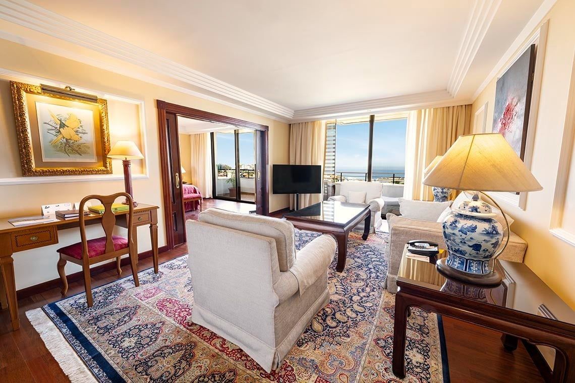 Suite Senator