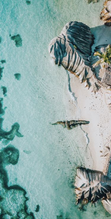 Seychelles voyages sur mesure - L’Anse Source d’Argent, l’incarnation de la plage de rêve aux Seychelles.