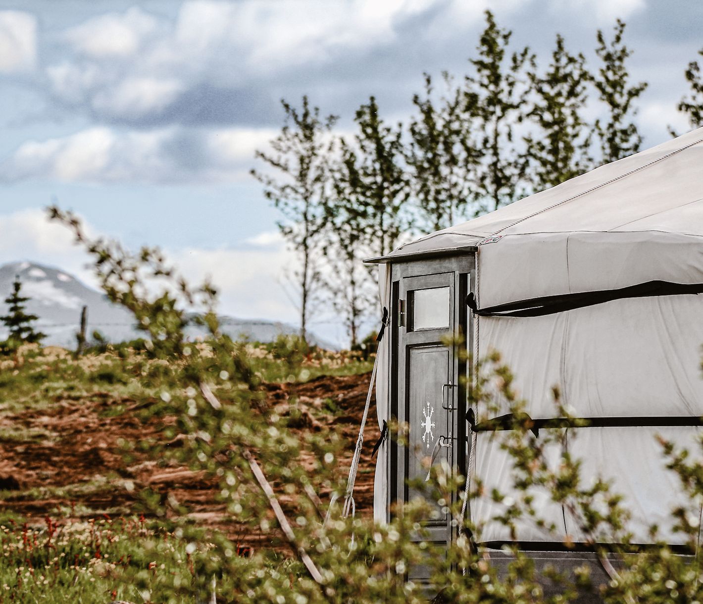 Glamping-Erlebnis in der Náttúra Yurtel