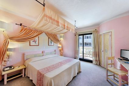 Doppelzimmer mit seitlicher Meersicht