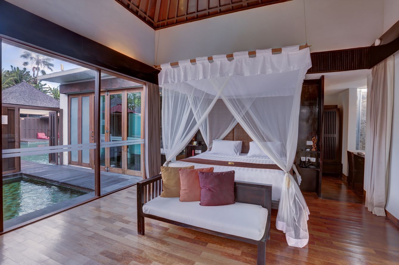 Lagoon Pool Access Villa