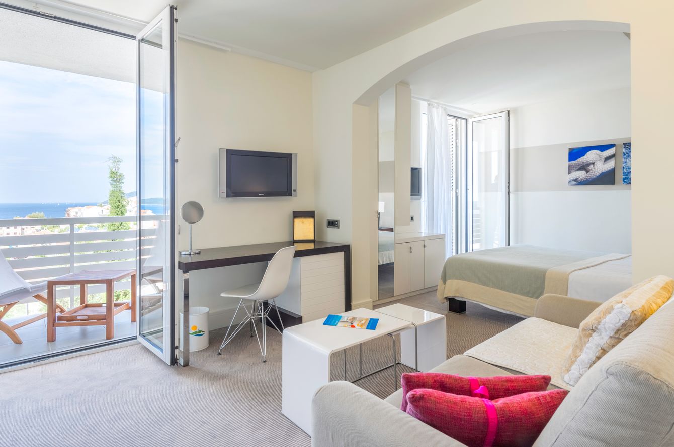 Deluxe Suite