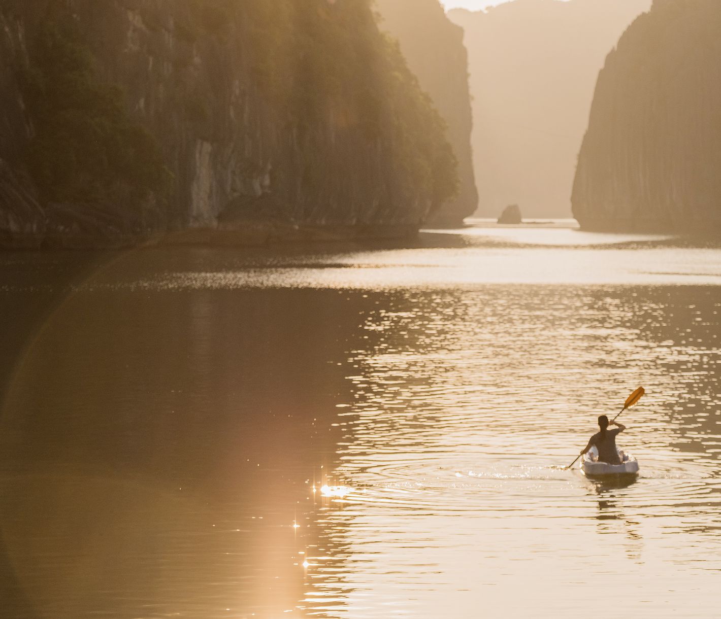 Auf einer Runde mit dem Kajak lässt sich die faszinierende Inselwelt hautnah erleben.