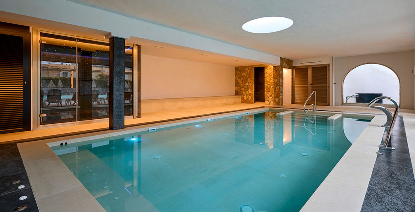 Piscine intérieure