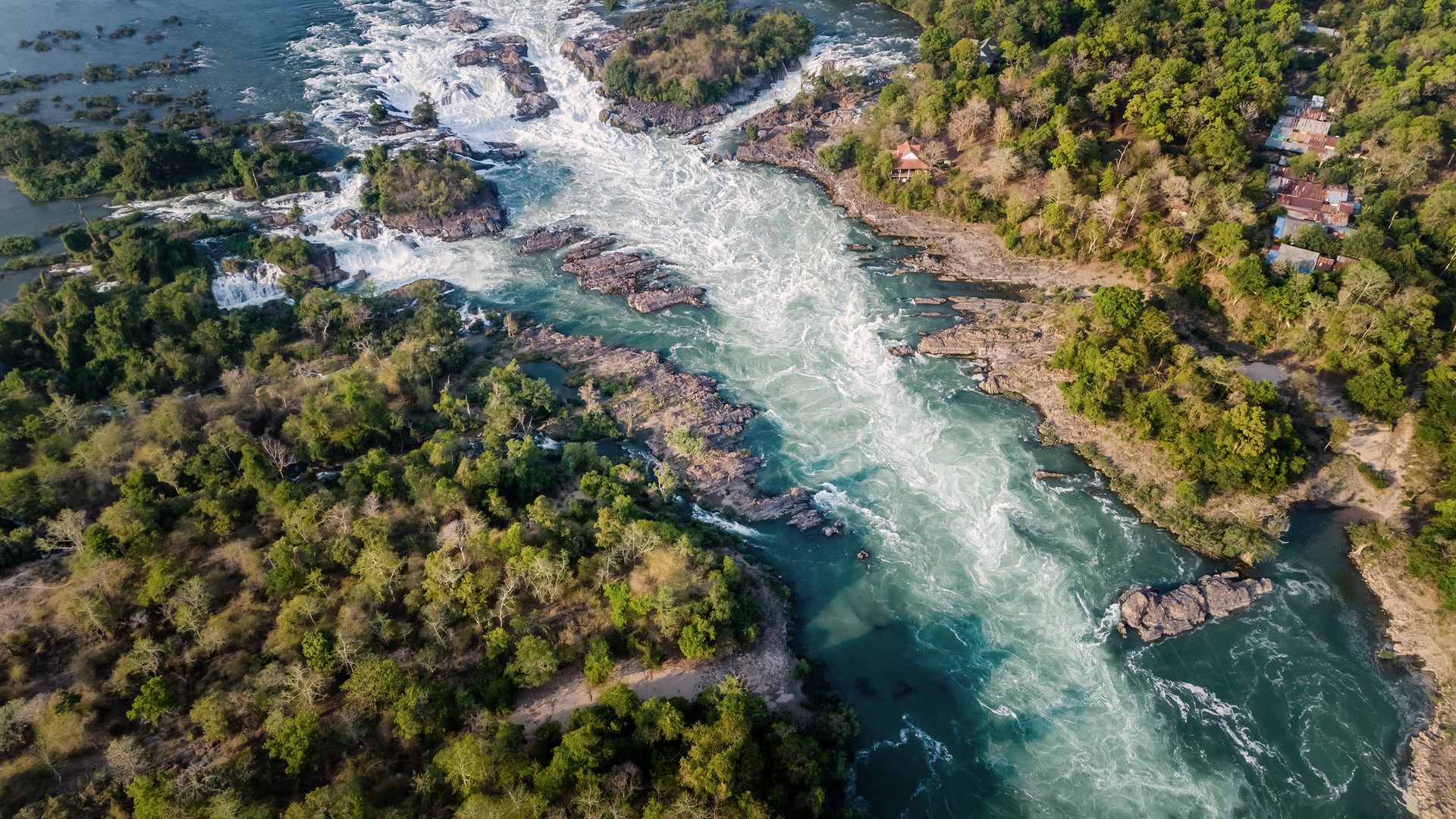 Die Khone Pha Pheng, wie die Mekongfälle genannt werden, sind Südostasiens grösste Wasserfälle.