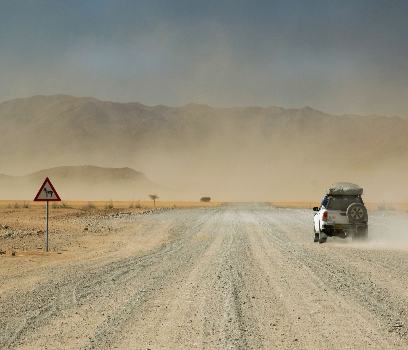 Secousses et poussière en chemin