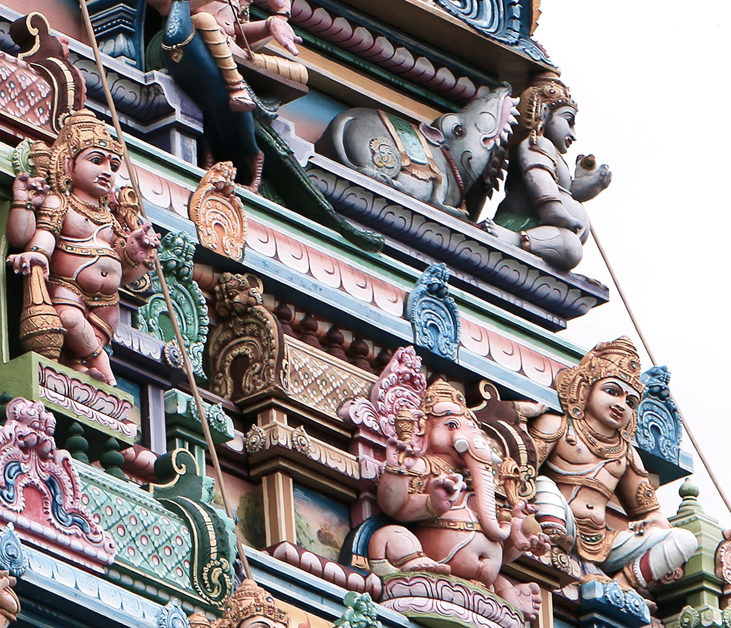 Farbenprächtige Verzierungen am Arul-Mihu-Navasakthi-Vinayagar-Tempel in Victoria