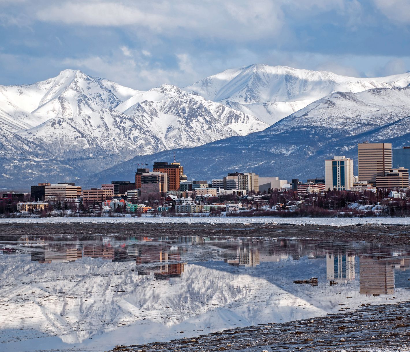 Anchorage, die grösste Stadt von Alaska, begeistert durch seine eindrückliche Lage.