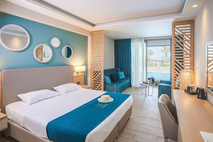 Junior Suite Swim Up