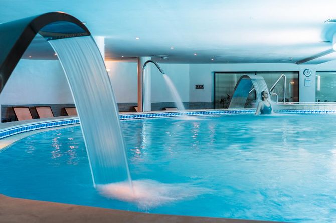 Piscine intérieure