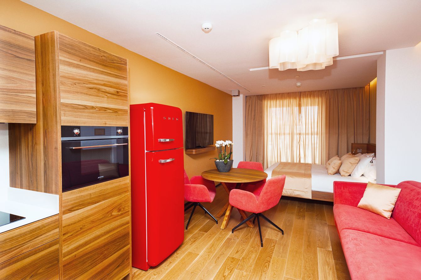 Deluxe Studio