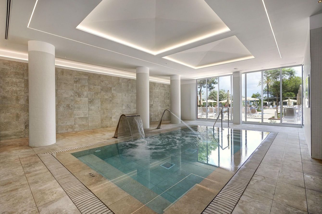 Piscine intérieure