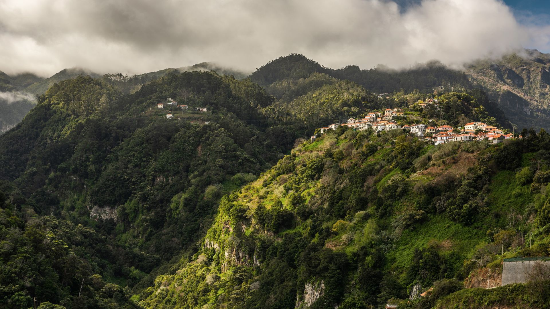 Blick auf das Dorf Ribeiro Frio