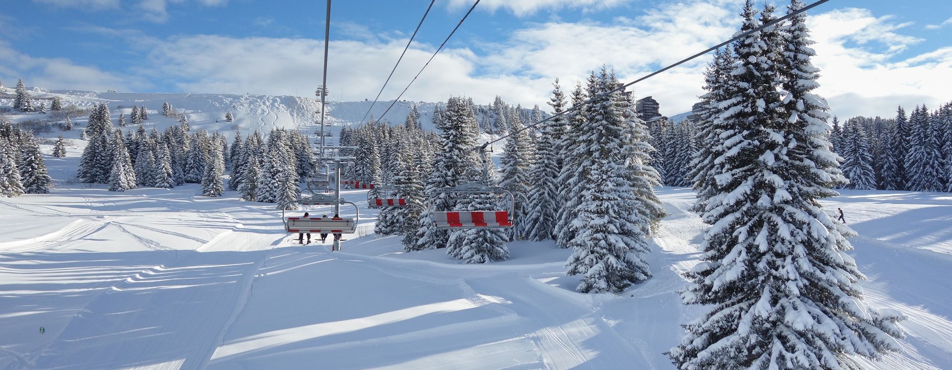 Sesselbahn über den Skipisten von Avoriaz