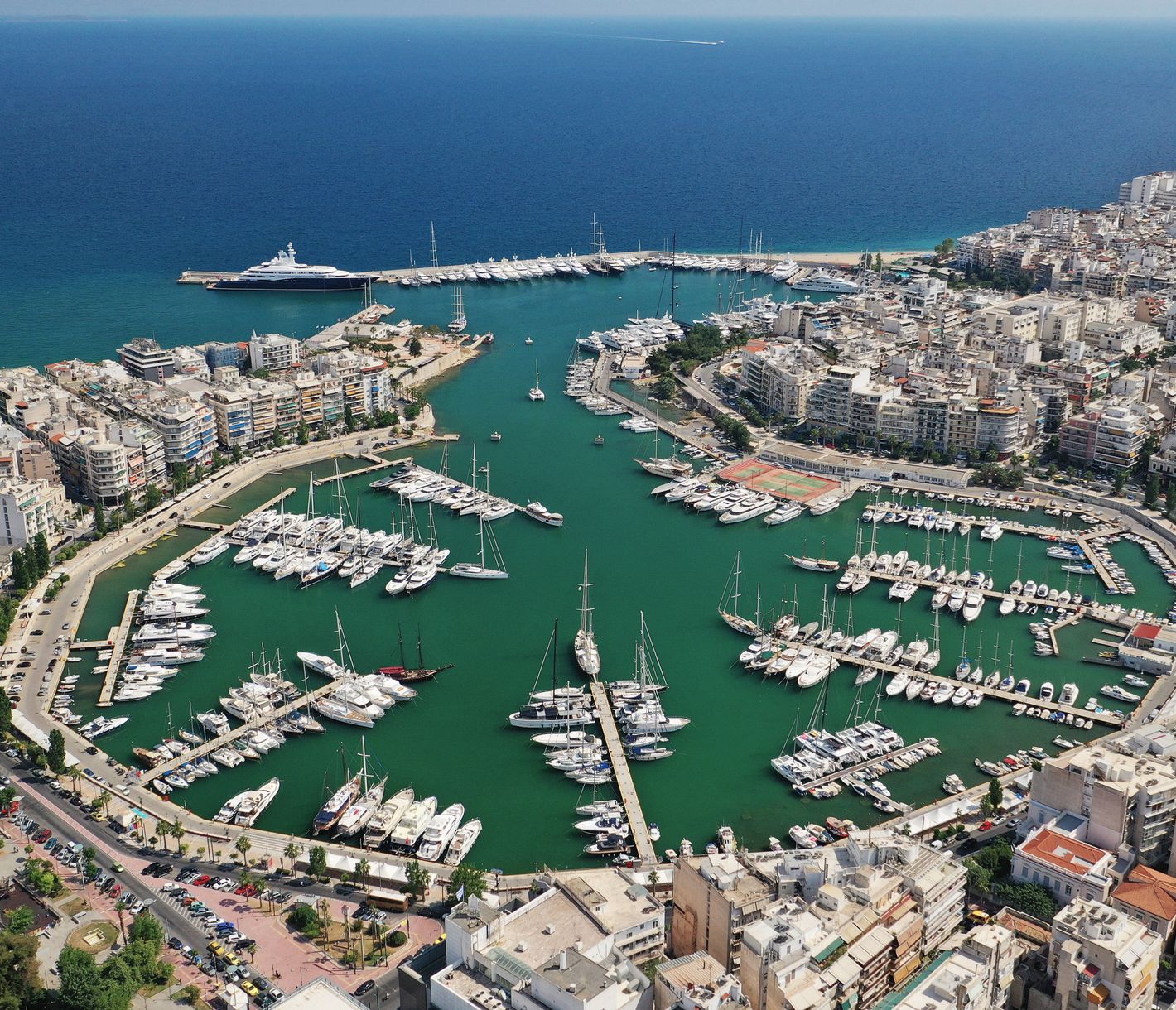 Luftaufnahme des Hafens von Passalimani