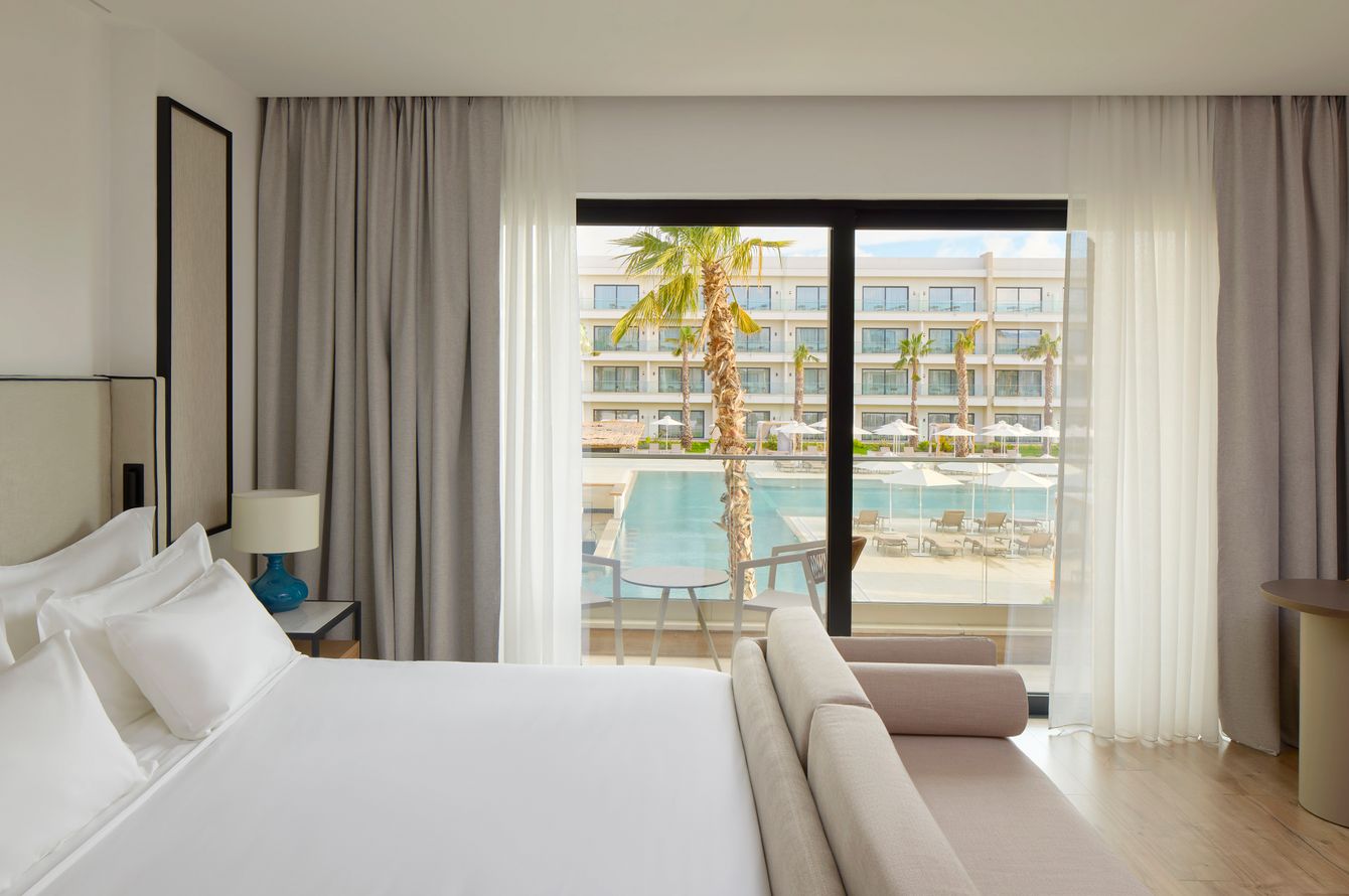 Doppelzimmer Deluxe mit Poolsicht