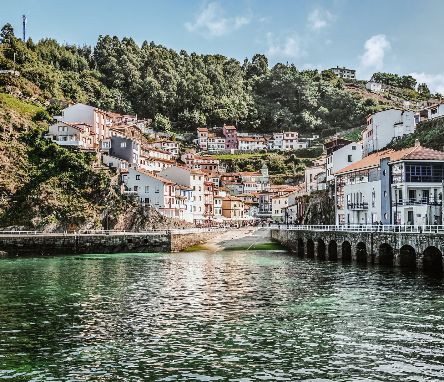  Cudillero ist ein malerisches Fischerdorf an der Küste Asturiens.