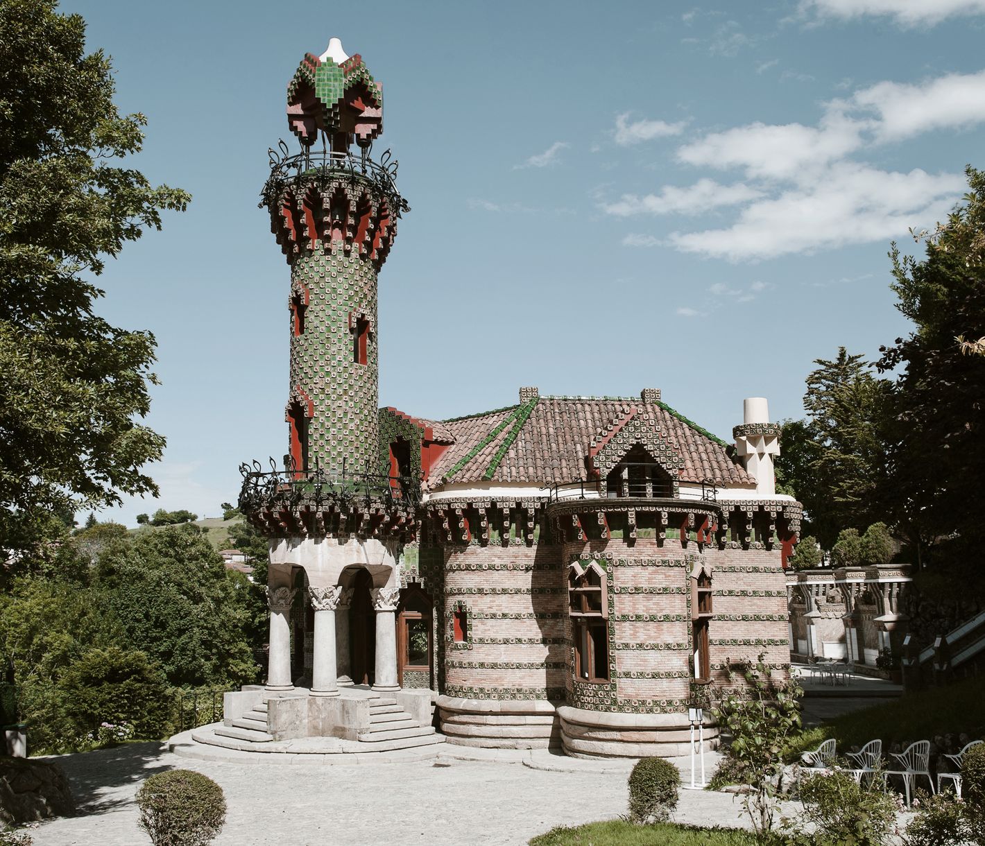 Das aussergewöhnliche Gebäude "El Capricho de Gaudi" befindet sich in der Stadt Comillas, Kantabrien