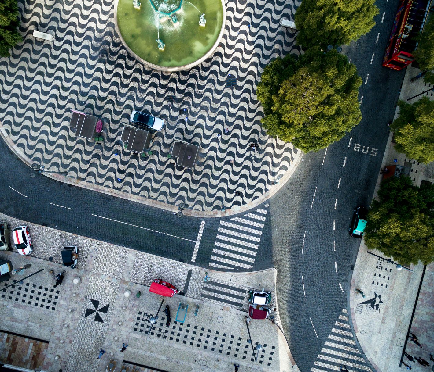Luftansicht auf den Platz Praça Dom Pedro IV in Lissabon