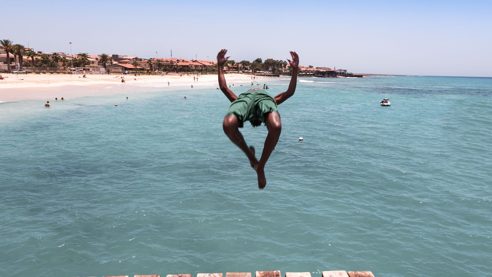 Das Jetty bei Santa Maria als Sprungbrett ins Meer