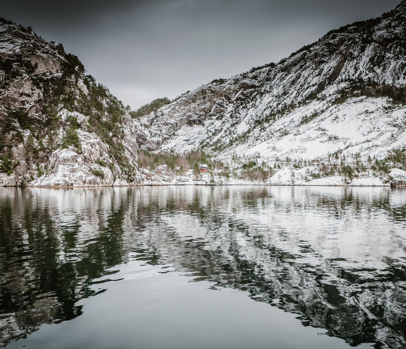 Winterliche Fjordlandschaft