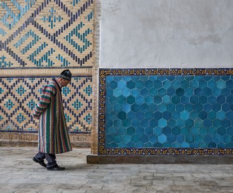 Sise au milieu des sables aux portes du désert du Kyzyl Koum, Boukhara éblouit par ses beautés.