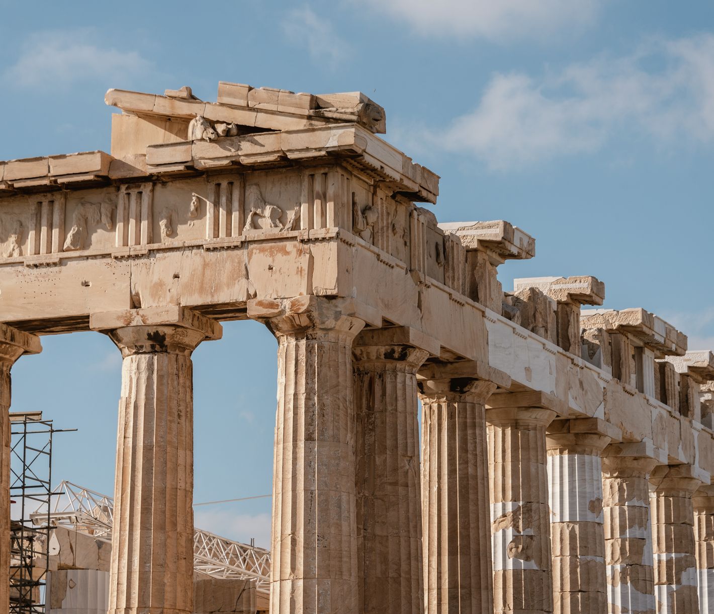 Das Parthenon aus der Nähe: Majestätische Marmorsäulen im Detail