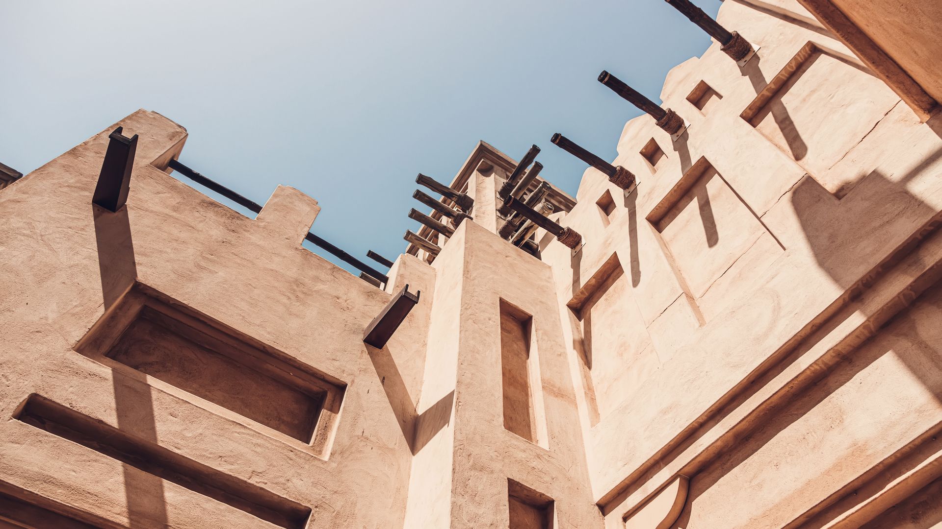 Die traditionellen Bauwerke im Souk Madinat