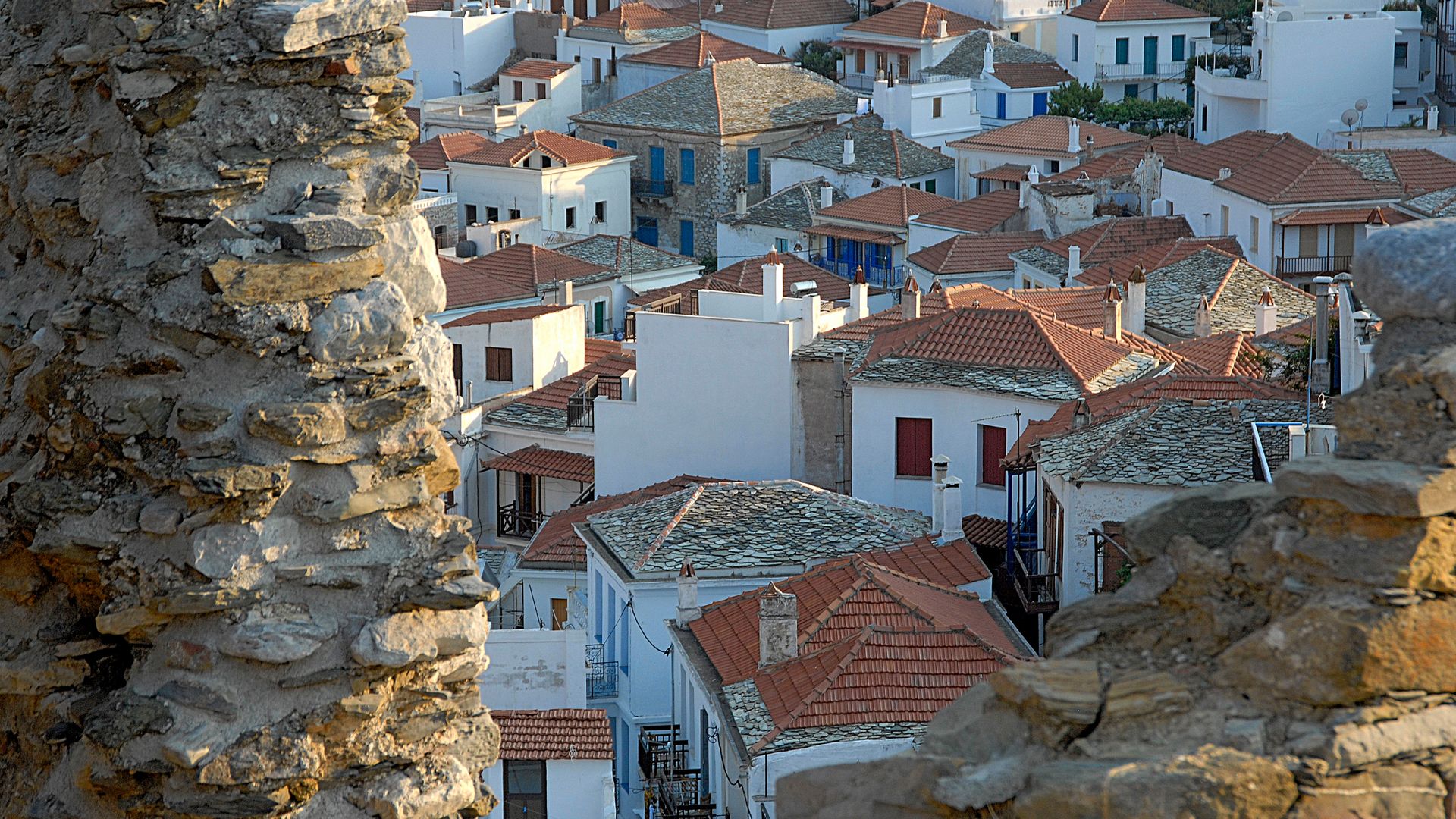 Sicht von der Burg auf die Altstadt von Skopelos
