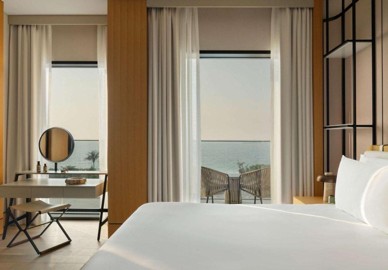 Suite Waking Eclipse